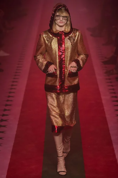 Look 32